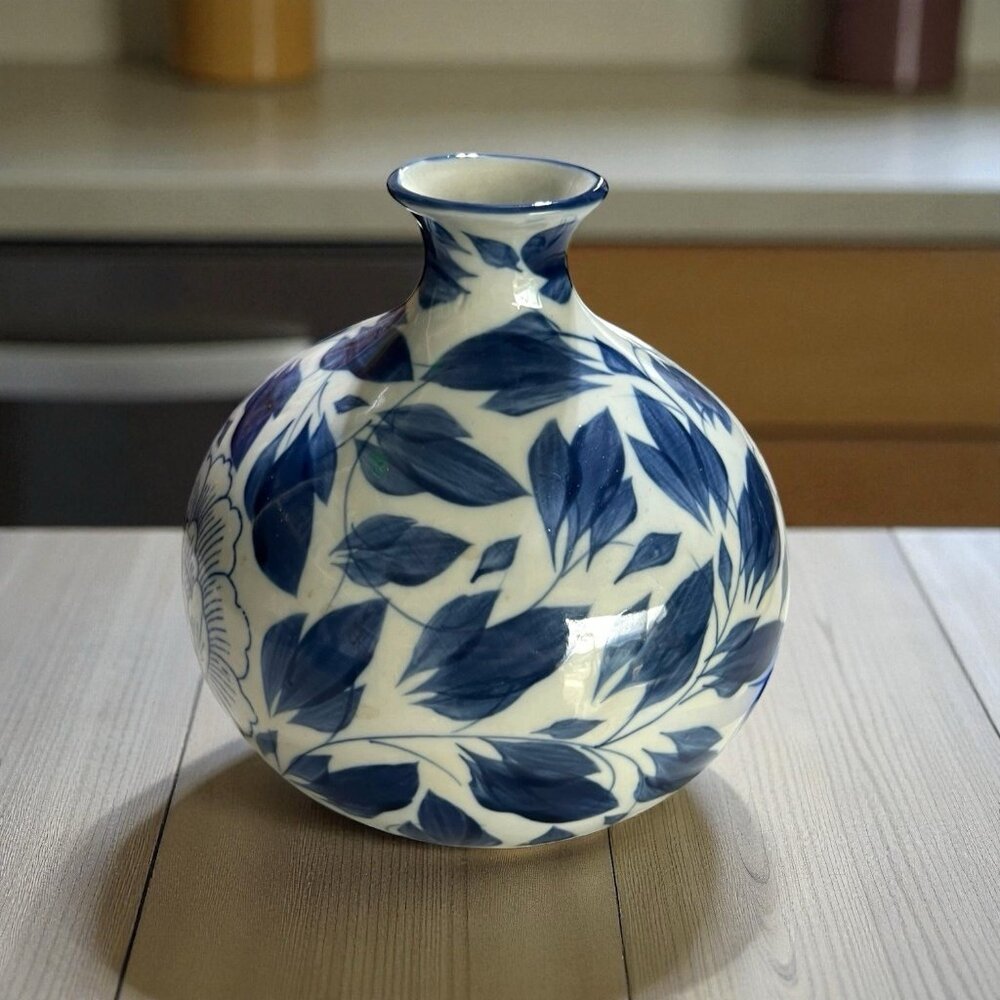 Vintage Gumps Ceramic Floral Vase, Blue and White, Great Condition - 5.5" - Picture 4 of 4